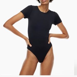 Aritzia Babaton Contour Crew Shortsleeve Bodysuit